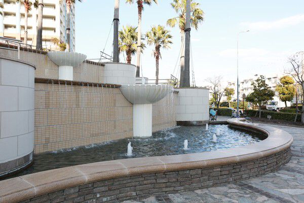 欧米の庭園思想をモチーフとし、水の表情を巧みにとり込んでいます。		