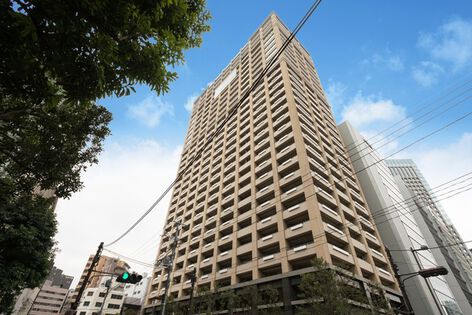 「眺めること」を大切に、外装には広いガラス面が設けられています。		