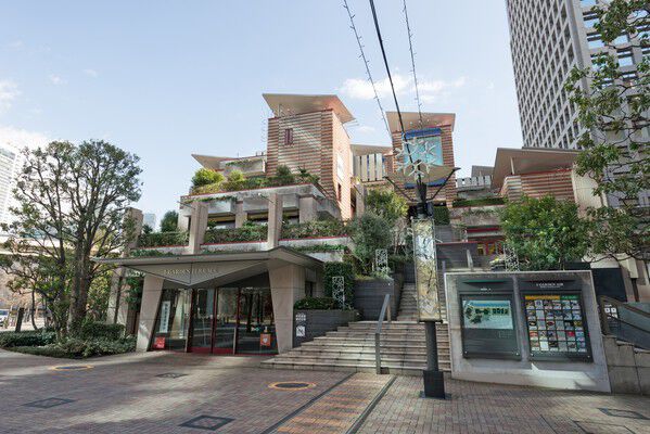 多彩な飲食店が集まる「アイガーデンテラス」へは約290m(徒歩4分)です。		 多彩な飲食店が集まる「アイガーデンテラス」へは約290m(徒歩4分)です。