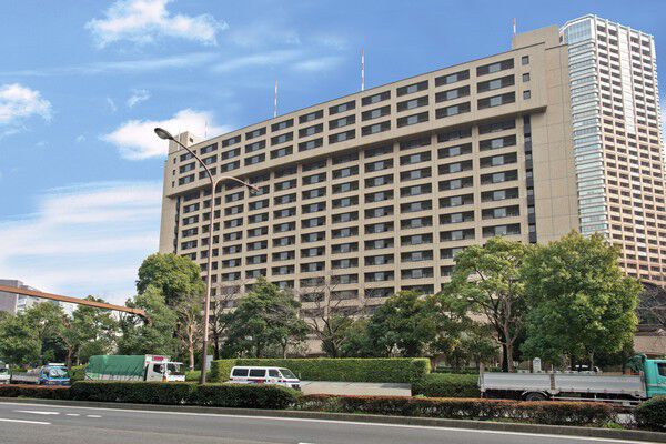 【セントラルプラザ】全戸南東向きの開放感あるバルコニーが特長。		