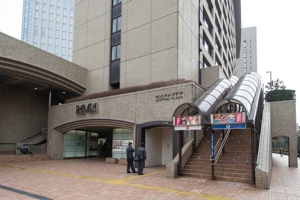 飯田橋東口のペデストリアンデッキに直結し、通勤にも便利。		