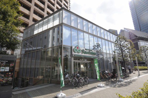 生活用品が揃うスーパーマーケット「SANTOKU」まで約280m（徒歩4分）。		