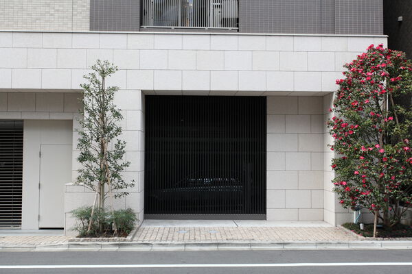 22台分の駐車場と90台分の自転車置き場を用意しています。		