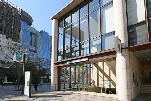 東京メトロ千代田線「赤坂」駅まで約270m（徒歩4分）。		