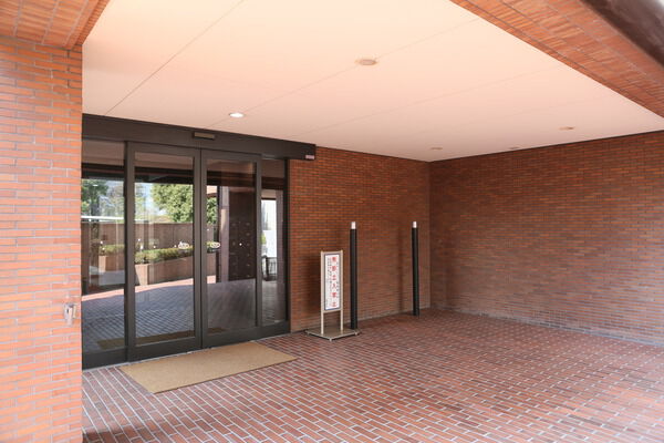 メインエントランスはオートロックシステムを採用。		