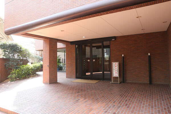 心地良い誇りを感じる邸宅への入り口です。		