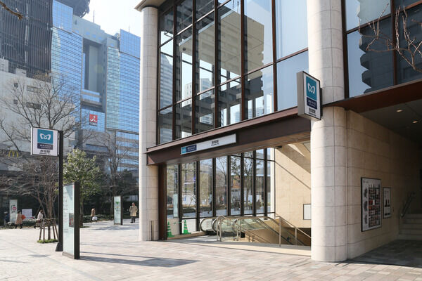 東京メトロ千代田線「赤坂」駅は、徒歩5分。