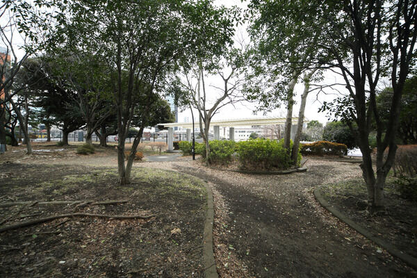 展望台もある「青山公園」まで約1,000m（徒歩11分）。