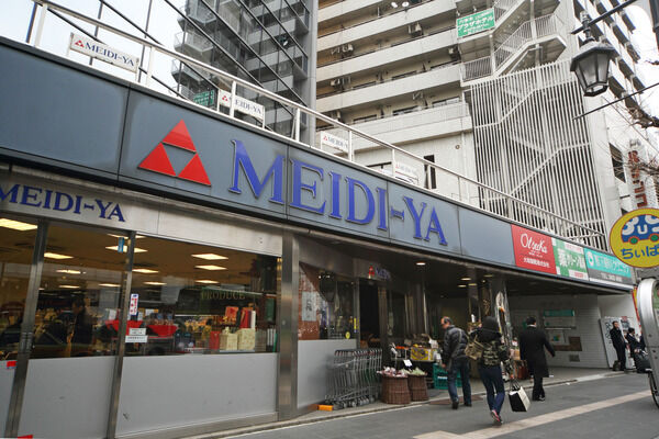 「明治屋六本木ストアー」まで約1,100m（徒歩13分）。