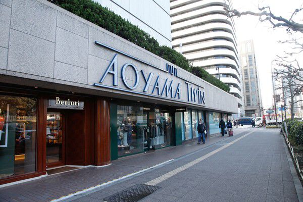 「青山ツインショッピングプラザ」まで約250m（徒歩4分）。