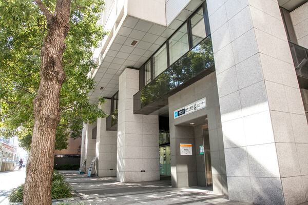 駅に直結するエントランスアプローチ。 駅に直結するエントランスアプローチ。