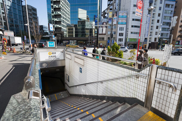 東京メトロ銀座線「外苑前」駅は、徒歩4分。