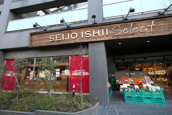 「成城石井西麻布店」は、約350m（徒歩5分）。