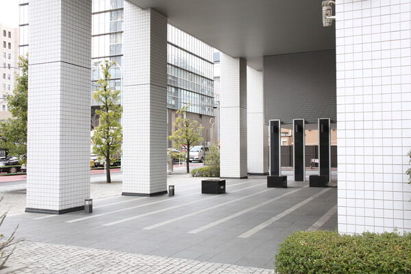 開放感のあるピロティが印象的なエントランス。 開放感のあるピロティが印象的なエントランス。