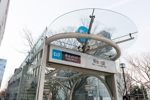 東京メトロ銀座線「表参道」駅は、徒歩12分。