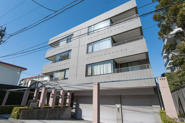 【パーク・コート市谷薬王寺】多面採光の全戸角部屋を実現したスタイルレイアウト。		
