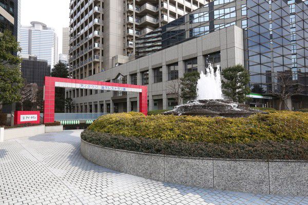 敷地内には、駐車場が設置されています。 敷地内には、駐車場が設置されています。