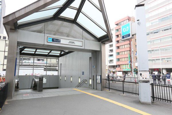 東京メトロ丸ノ内線「西新宿」駅まで約560m(徒歩7分)。 東京メトロ丸ノ内線「西新宿」駅まで約560m(徒歩7分)。