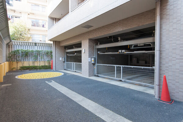 敷地内には、機械式駐車場を設置しています。