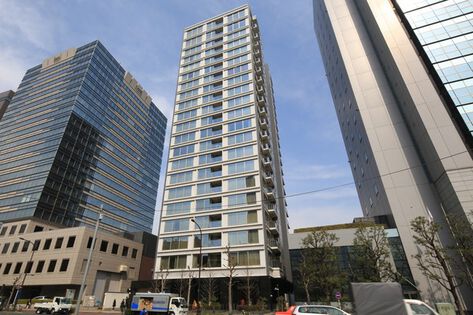 都心と緑、空と陽光など景色をもデザインに仕立てた21階建の住まい。