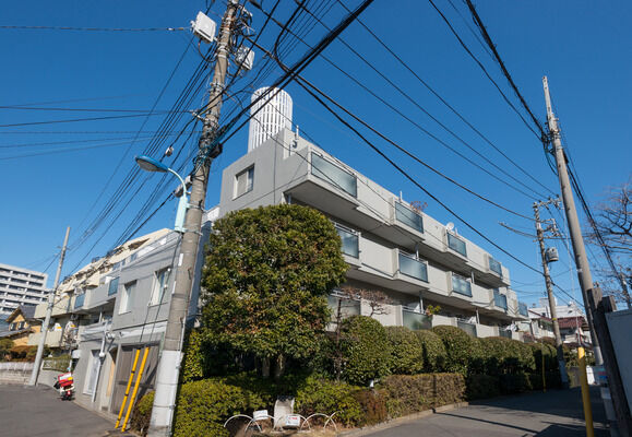 【パークハイム白山】地上4階建て。総戸数23戸の低層レジデンス。		