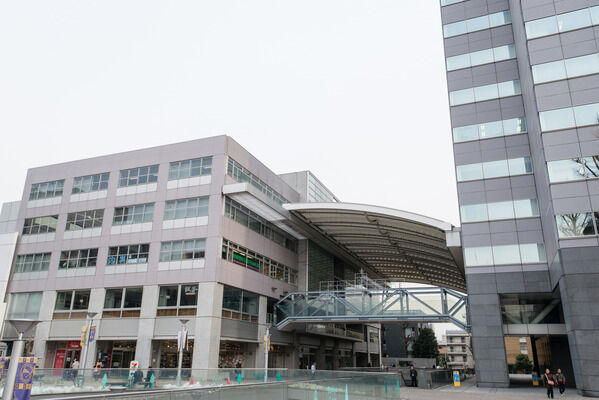 「クイーンズ伊勢丹小石川店」は、約1,200m（徒歩15分）。