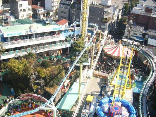 「花やしき遊園地」は、約1,430m（徒歩18分）。