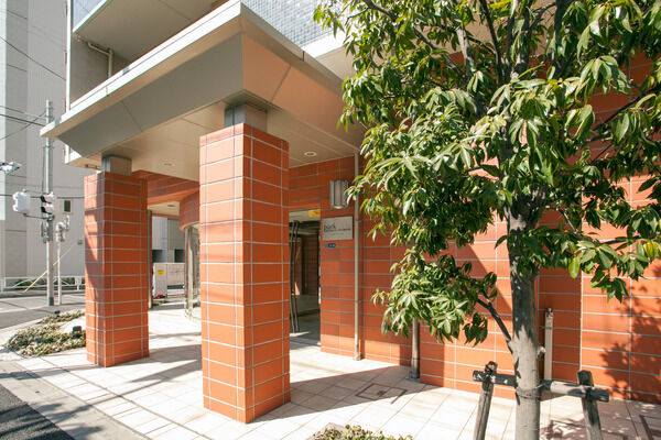 【パークホームズ墨田錦糸町】昔からの土地の記憶を継承する風格あるエントランス。		 【パークホームズ墨田錦糸町】昔からの土地の記憶を継承する風格あるエントランス。