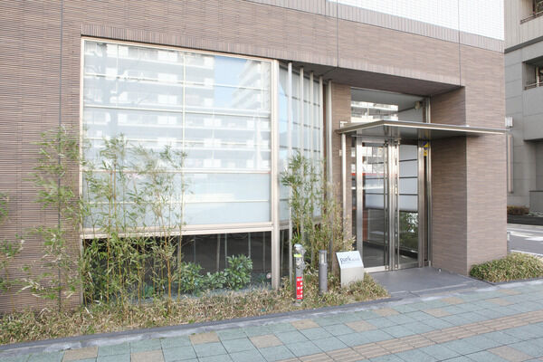 【パークホームズ錦糸町ホワイトスクエア】竹や笹を配し、安らぎを感じる和のテイストを醸し出しています。