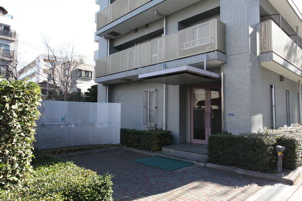 オートロックシステムを採用しています。