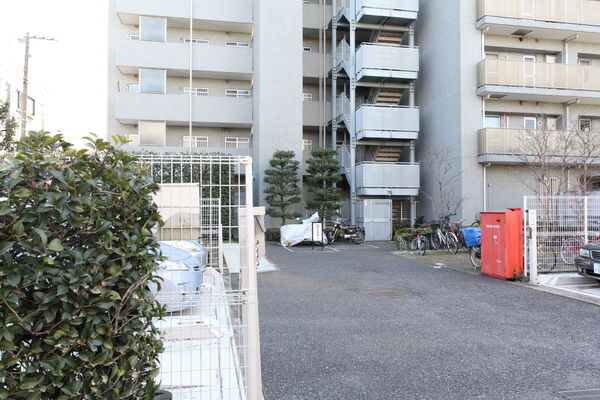 敷地内には、駐車場が約15台分用意されています。		