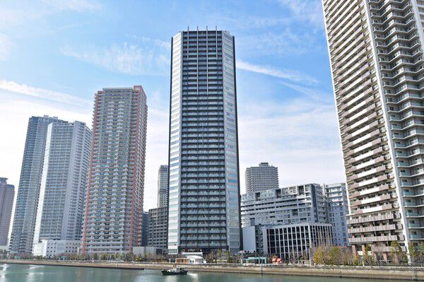 【BEACON Tower Residence】2階にはオリジナルBGMが流れるBEACONカフェがあり、ライブラリーも併設。		 【BEACON Tower Residence】2階にはオリジナルBGMが流れるBEACONカフェがあり、ライブラリーも併設。