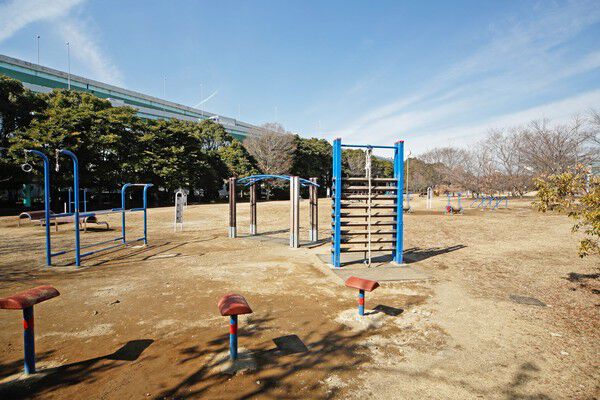 「辰巳の森海浜公園」まで約1,100m（徒歩14分）。		