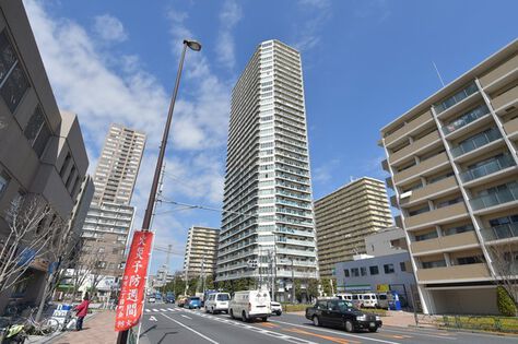 人気の角地に立地。タワーライフを満喫することができるでしょう。 人気の角地に立地。タワーライフを満喫することができるでしょう。