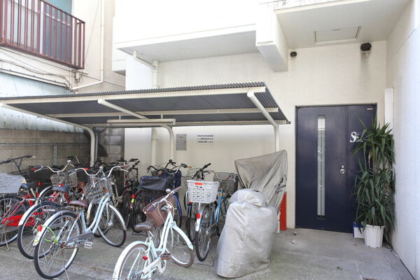 敷地内には、自転車置き場が1カ所用意されています。