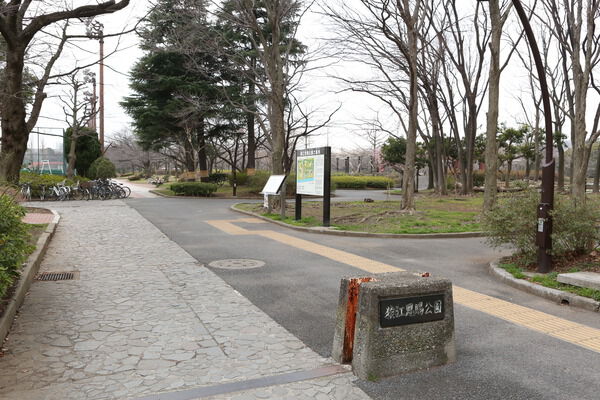 水辺の憩いに心安らぐ「猿江恩賜公園」まで約600m（徒歩8分）。		