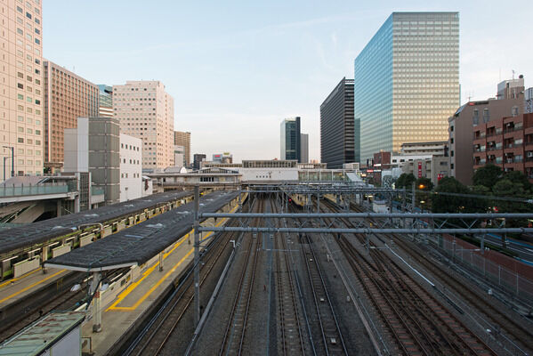 山手線「大崎」駅まで約320m（徒歩4分）。