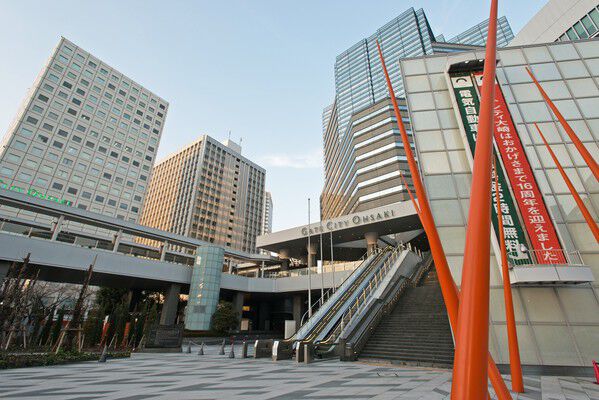 大崎駅に直結する「ゲートシティ大崎」まで約560m（徒歩7分）。		