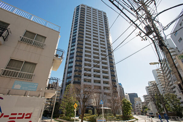 【ミッドサザン・レジデンス御殿山】建物周囲の植栽が「都市の中の森」を演出。 【ミッドサザン・レジデンス御殿山】建物周囲の植栽が「都市の中の森」を演出。