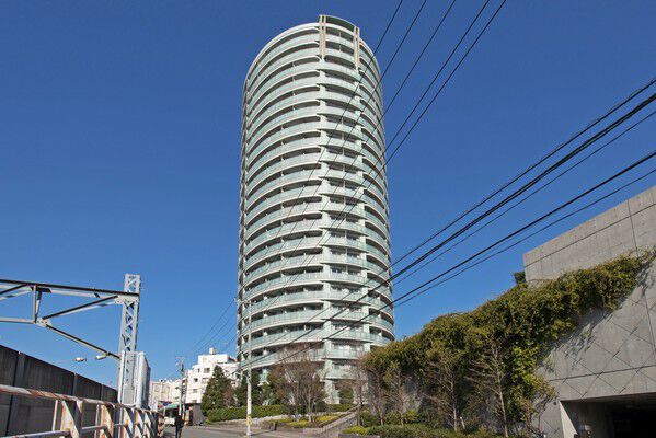 【ドレッセ目黒インプレスタワー】眺望に恵まれた、五反田方面の高台に位置。