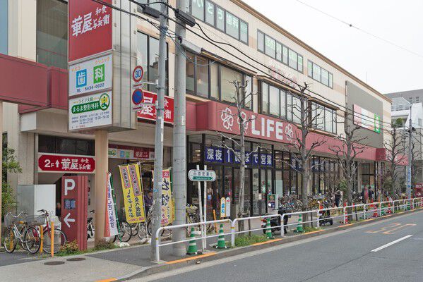 毎日のお買い物に便利な「ライフ 大崎百反通店」まで約180m(徒歩3分)。 毎日のお買い物に便利な「ライフ 大崎百反通店」まで約180m(徒歩3分)。