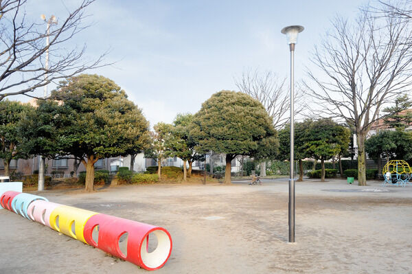 「東大井公園」（約130ｍ・徒歩2分）など潤い溢れる公園が点在。