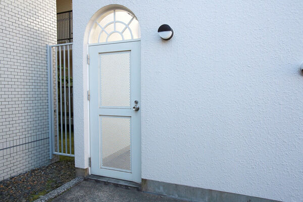 1階には移動に便利な勝手口も備わっています。