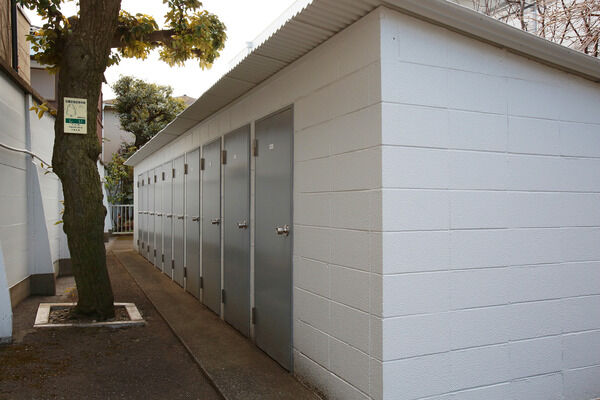 各戸専用の物置を用意。季節物などの整理に役立ちます。		