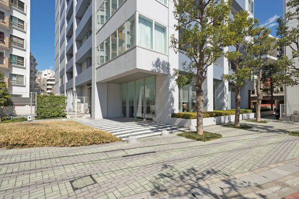 地域に根付いたランドマークとして親しまれるよう、常緑樹を中心として植栽。