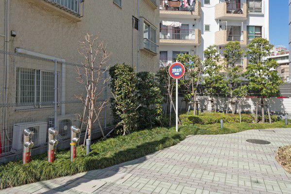 お住まいの方以外も通行可能なオープンスペース。		