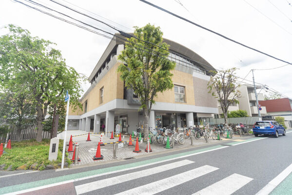 粕谷区民センター　現地より約200m