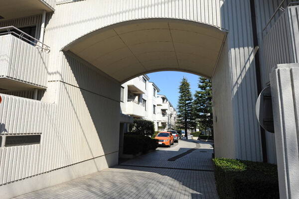 ヨーロッパの街並を彷彿とさせる中庭は暮らしに潤いを届けます。