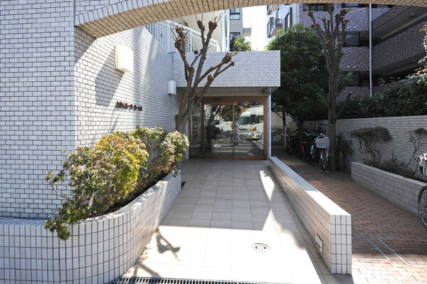 敷地内に駐輪場等も設置。