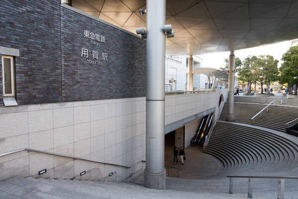 東急田園都市線「用賀」駅は、徒歩13分。